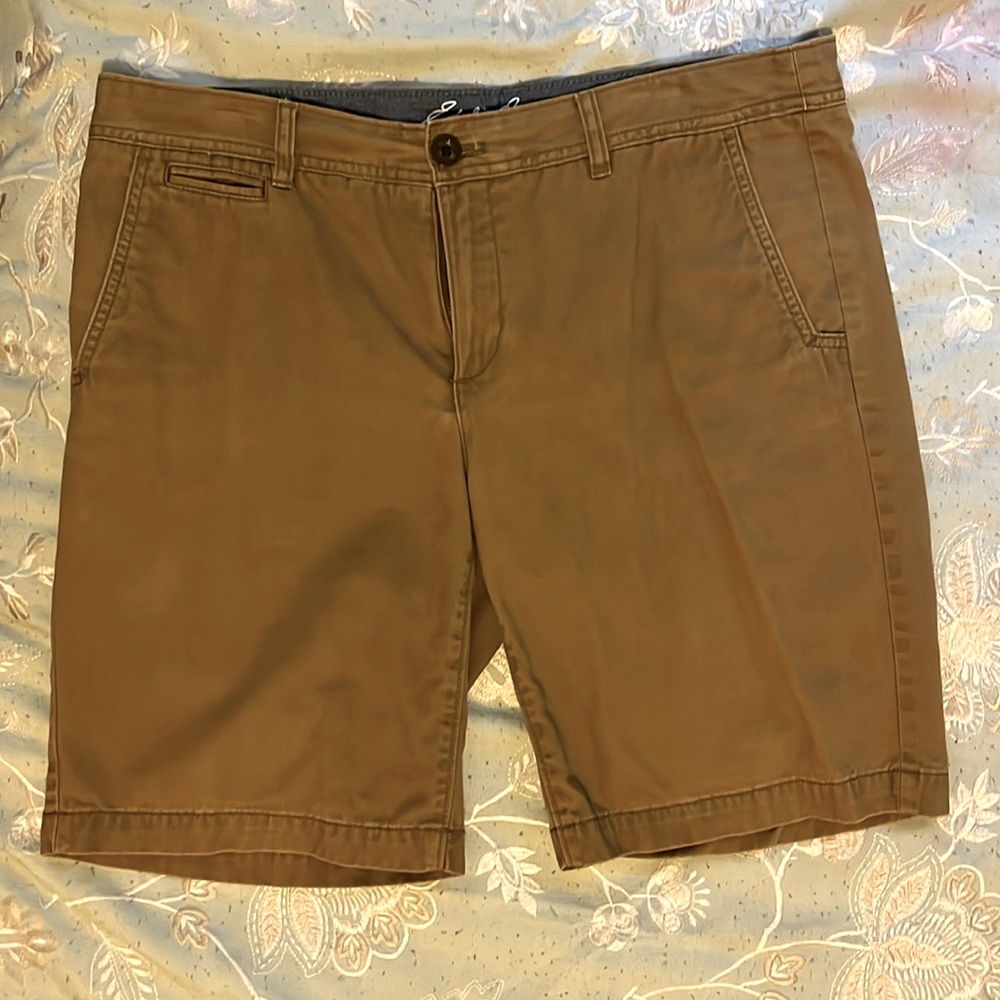 Brown Eddie Bauer shorts. Size 12. Great condition.